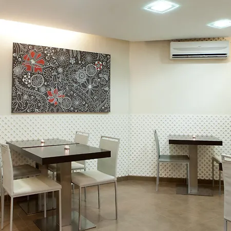 Otel Medicis 2*